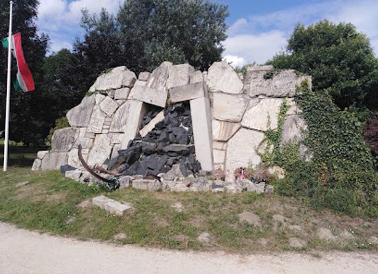 hungary/tatabanya/attraction/banyasz-hosok-emlekmuve