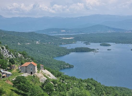 montenegro/lakes-of-plav/attraction/panorama-lake-viewpoint-with-cafe
