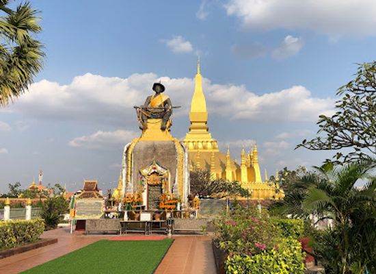 laos/vientiane/attraction/ຮູບປັ້ນເຈົ້າໄຊເສດຖາ