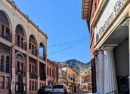 arizona/huachuca-mountains/attraction/center-town-old-bisbee-arizona