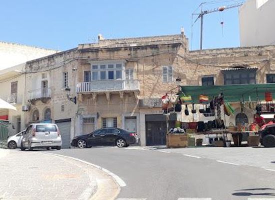 malta/mellieha-bay-area/attraction/savina-square