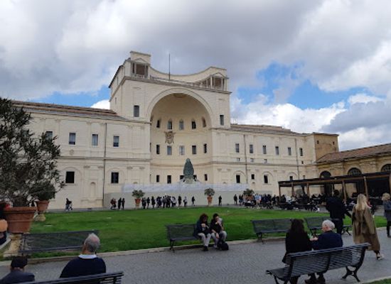 vatican-city/passetto-di-borgo/attraction/octagonal-courtyard