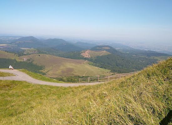 france/auvergne-volcanoes/attraction/temple-of-mercury