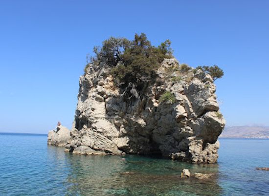 albania/delvina/attraction/pasqyrave-island