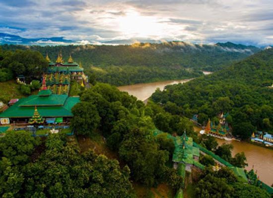 myanmar-burma/pyay/attraction/man-shwe-set-taw-buddhist-temple