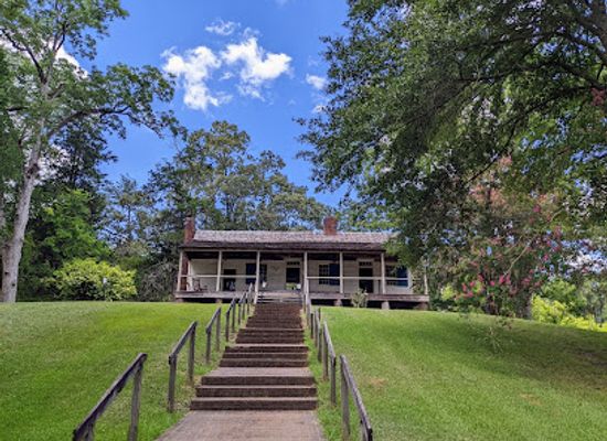 mississippi/the-natchez-district/attraction/mount-locust-information-center