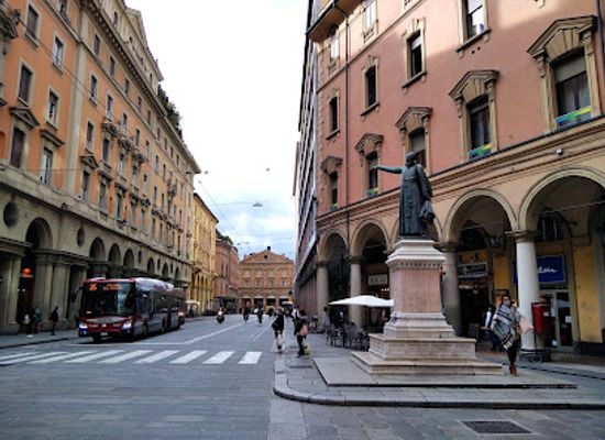 italy/emilia-romagna-riviera/attraction/monumento-a-ugo-bassi