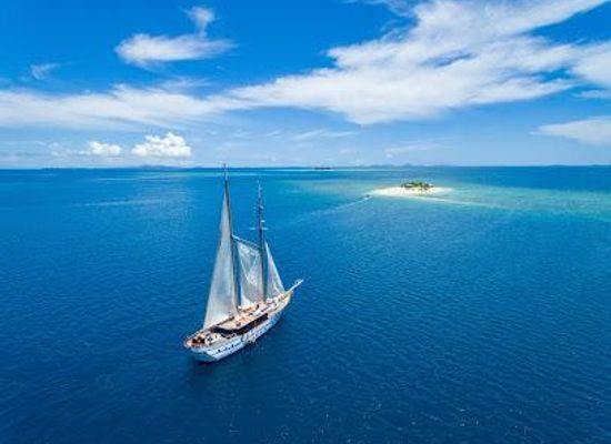 fiji/western-division/attraction/whale-s-tale-cruises-fiji