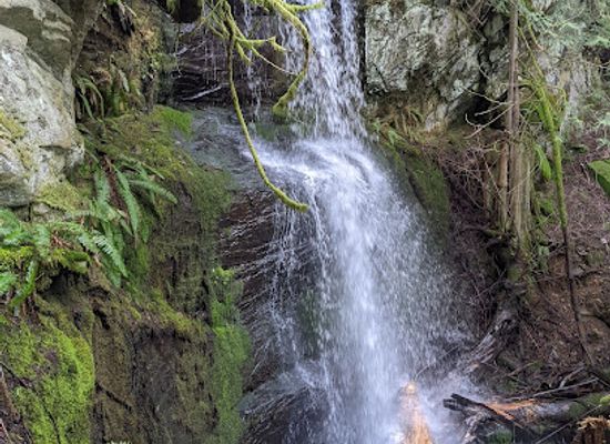 washington/the-skagit-valley/attraction/lost-lake-waterfalls