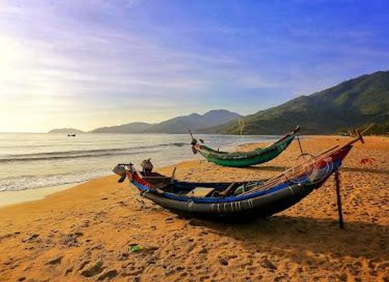 vietnam/da-nang/attraction/lang-co-beach