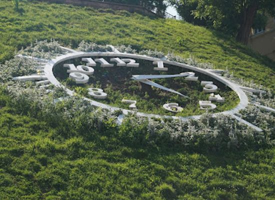 ukraine/bukovina/attraction/flower-clock