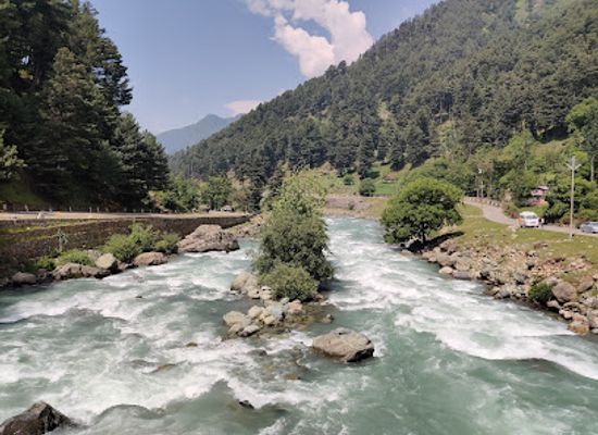 india/kashmir-valley/attraction/lidder-river-valley