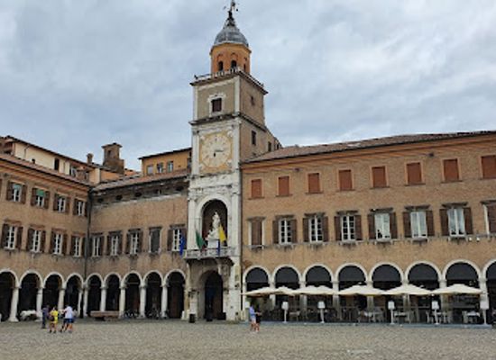 italy/modena/attraction/torre-dell-orologio