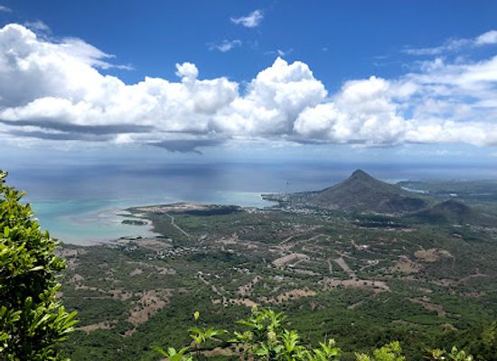 mauritius/chamarel-coloured-earth/attraction/piton-de-la-petite-riviere-noire