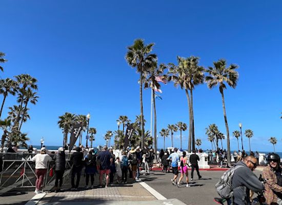 california/oceanside/attraction/last-wave-of-the-day-statue