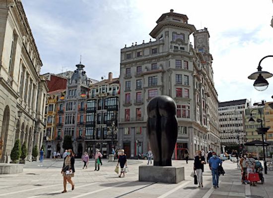 spain/oviedo/attraction/escultura-culis-monumentalibus
