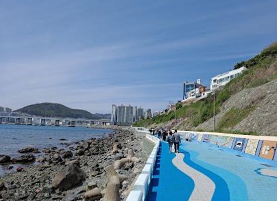 south-korea/busan/attraction/huinnyeoul-culture-village