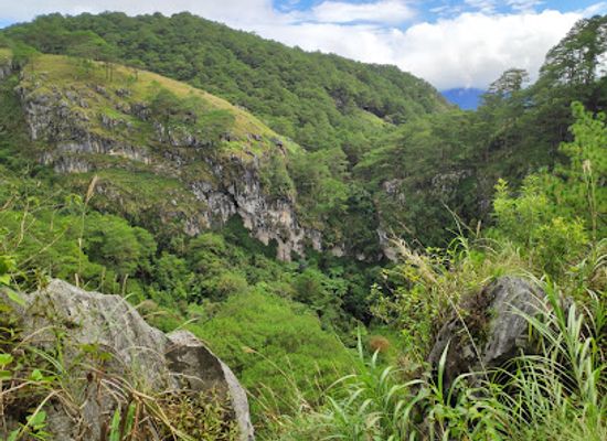 philippines/sagada/attraction/ambasing-bus-ruin