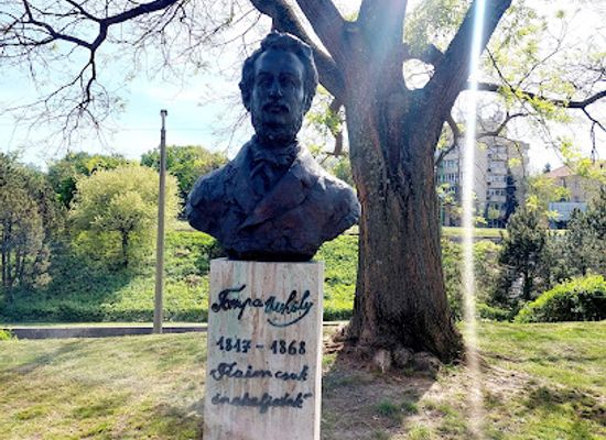 hungary/sopron/attraction/tompa-mihaly-szobor