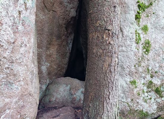 finland/espoo/attraction/hiidenpesa-cave