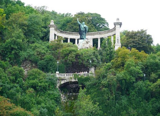 hungary/alfold-great-hungarian-plain/attraction/gellert-hill