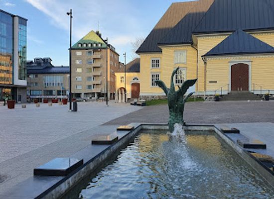 finland/lake-saimaa/attraction/the-cranes-statue