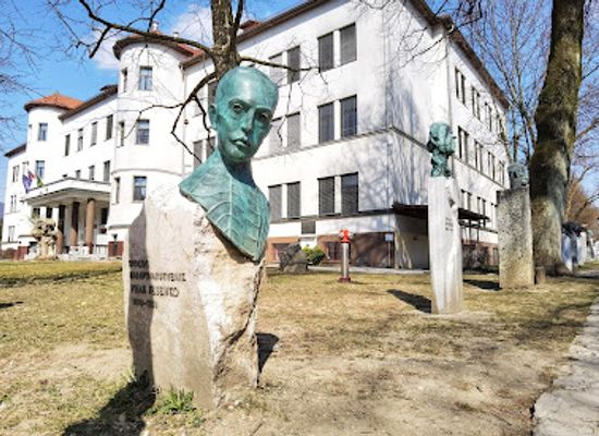 slovenia/skofja-loka/attraction/aleja-zasluznih