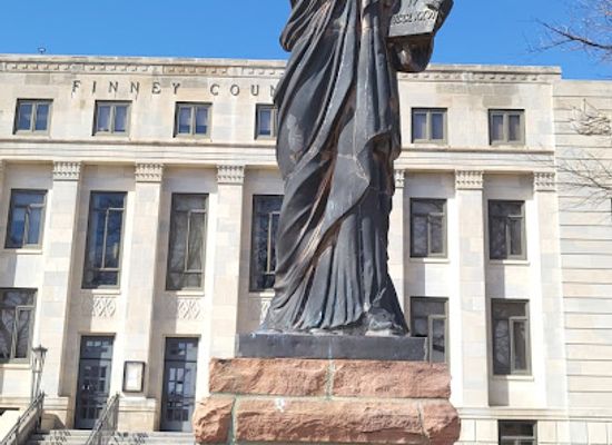 kansas/garden-city/attraction/mini-statue-of-liberty