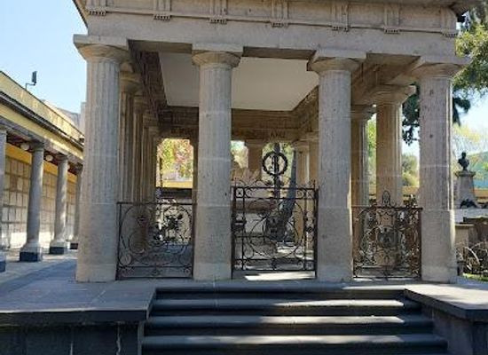 mexico/mexico-city/attraction/san-fernando-pantheon-museum