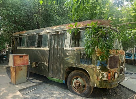 cambodia/phnom-penh/attraction/car-motorcycle
