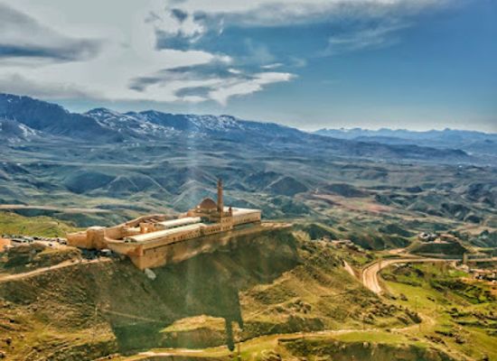 turkiye/troad/attraction/ishak-pasha-palace