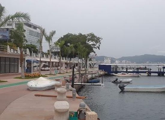 mexico/acapulco/attraction/plaza-alvarez