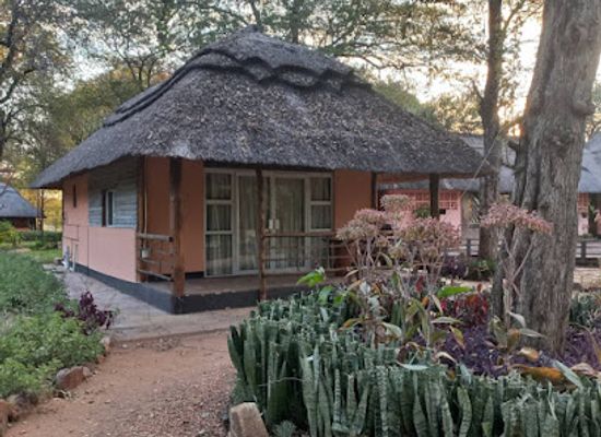 zimbabwe/mashonaland-west/attraction/hippo-paradise-lodge