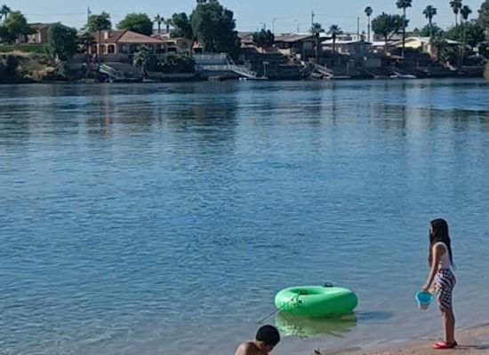 nevada/laughlin/attraction/river-beach-area