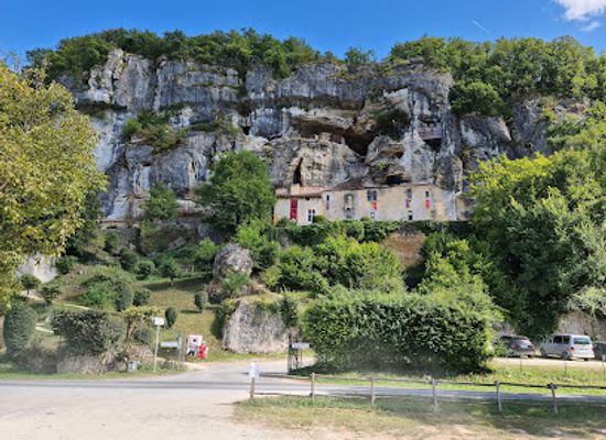 france/dordogne-valley/attraction/fortified-house-of-reignac