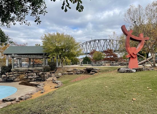 arkansas/central-arkansas/attraction/tunnels-playground