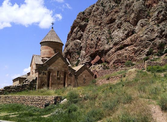 armenia/noravank-monastery/attraction/alleya-khachkarov