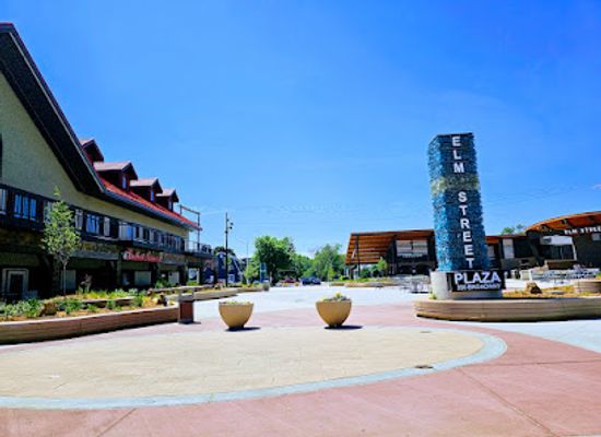 wisconsin/central-wisconsin/attraction/elm-street-plaza