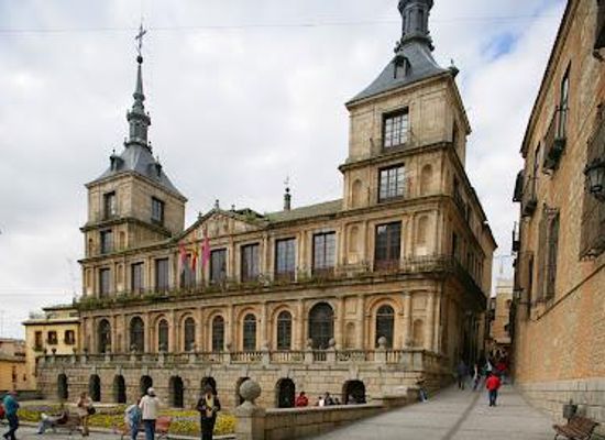 spain/toledo/attraction/toledo-city-hall