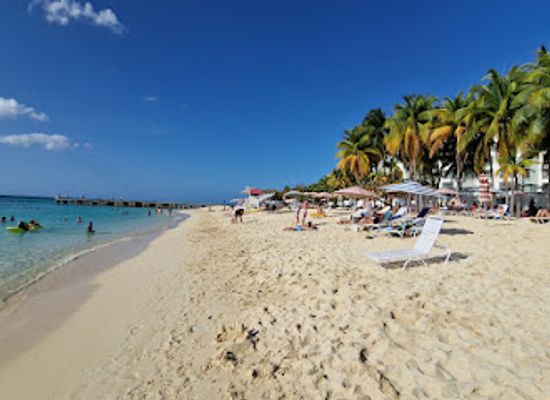 jamaica/montego-bay/hip-strip/attraction/doctor-s-cave-beach