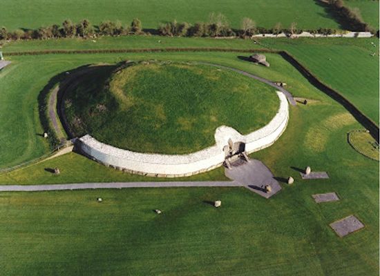 ireland/county-meath/attraction/bru-na-boinne-visitor-centre-newgrange-and-knowth