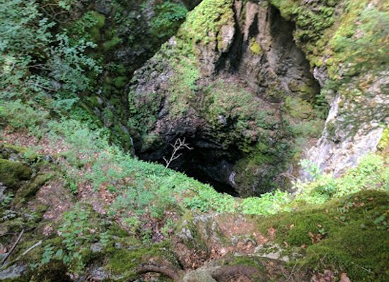 romania/bihor/attraction/avenul-gemanata