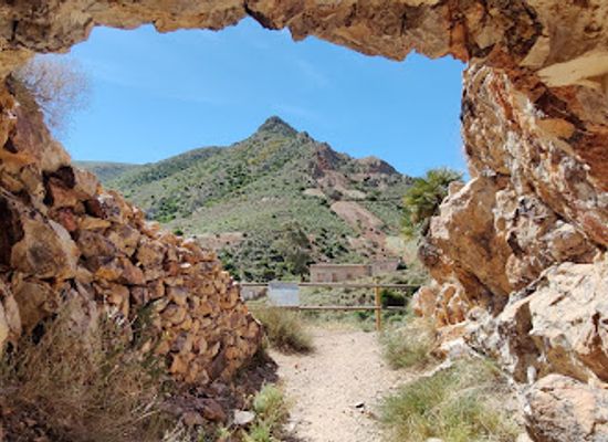 spain/cabo-de-gata/attraction/tunel-para-pasar-al-mirador
