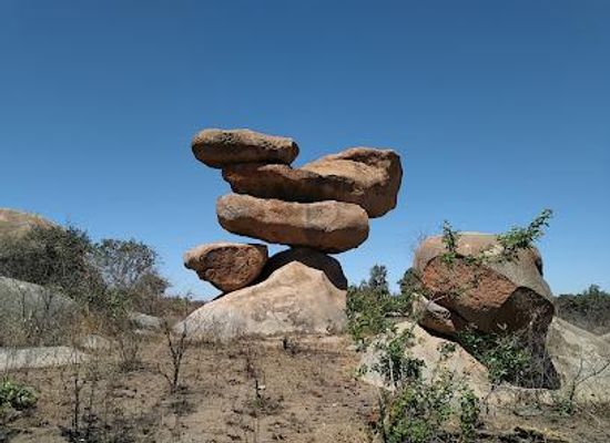zimbabwe/harare/attraction/epworth-balancing-rocks