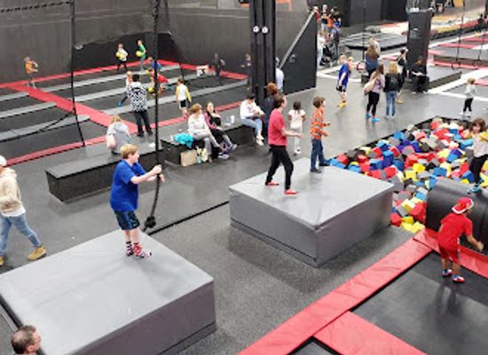 tennessee/brentwood/attraction/sky-zone-trampoline-park