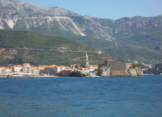 montenegro/lakes-of-plav/attraction/door-in-stone