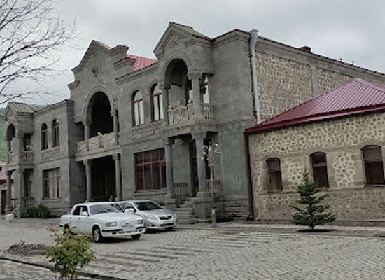 armenia/syunik/attraction/dom-s-orlom