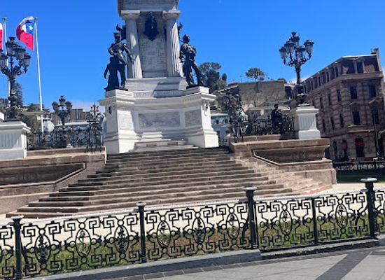 chile/valparaiso-region/attraction/monumento-a-los-heroes-de-iquique