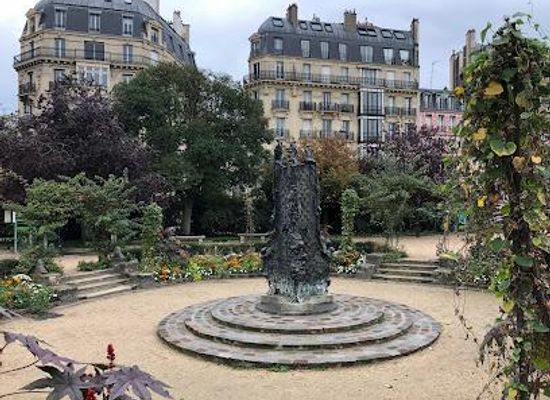 france/ile-de-france/attraction/square-rene-viviani