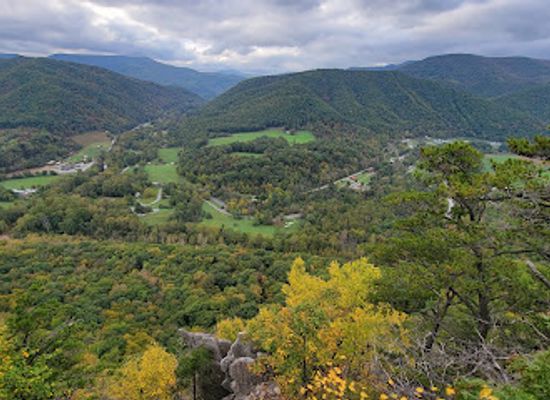 west-virginia/spruce-knob/attraction/seneca-rocks-south-peak